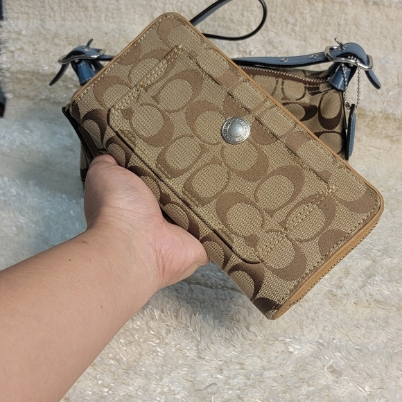 Coach Signature Bundle| CrossBody,Baguette and  Wallet in Excellent condition - Picture 5 of 17